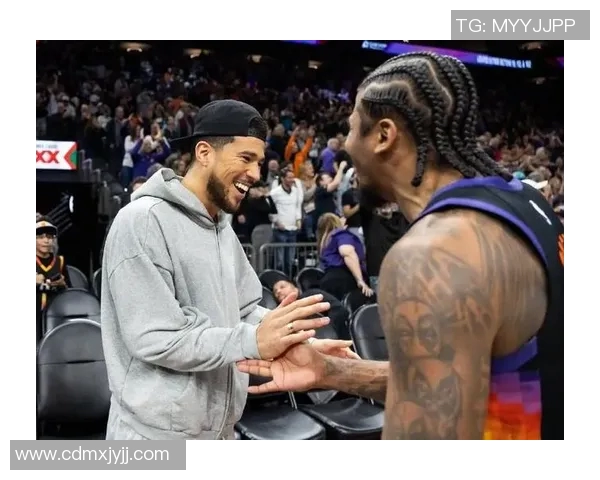 昔日恩怨重燃布克与老队友对决场面火爆再现